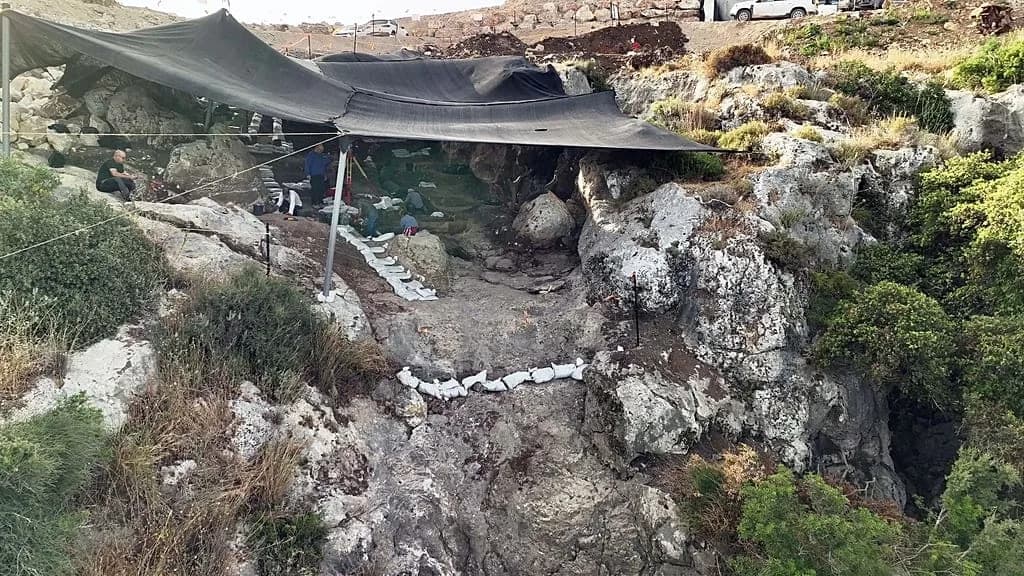 Otkrivena netaknuta pećina stara 400.000–250.000 godina kod Foreidisa — prava "vremenska kapsula" pre-Neandertalaca