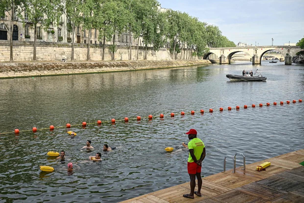 Pariz Ponovo Otvorio Tri Javna Kupališta U Seni — Kupanje Do 30. Avgusta