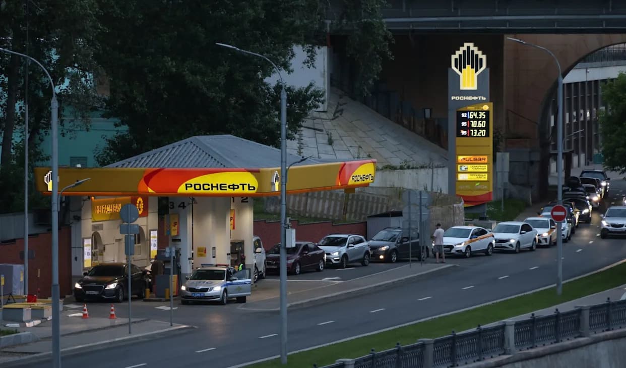 Naftna kriza u Rusiji: majka i beba čekali 18 sati da natoče gorivo — „Da li smo u SSSR‑u?”