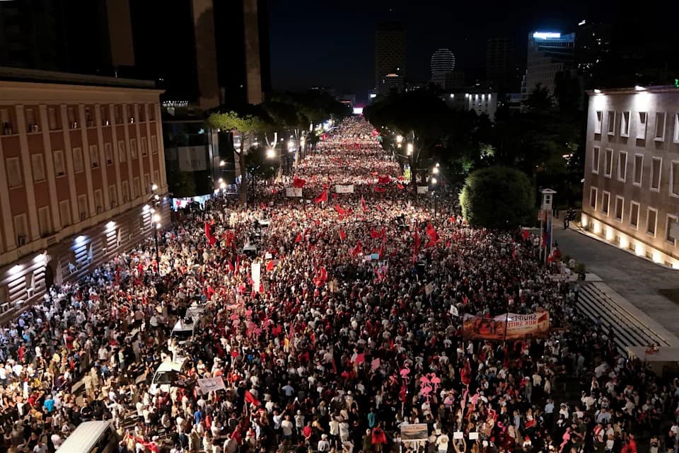 35. Noć Protesta U Tirani: Desetine Hiljada Traže Ostavku Edi Rame