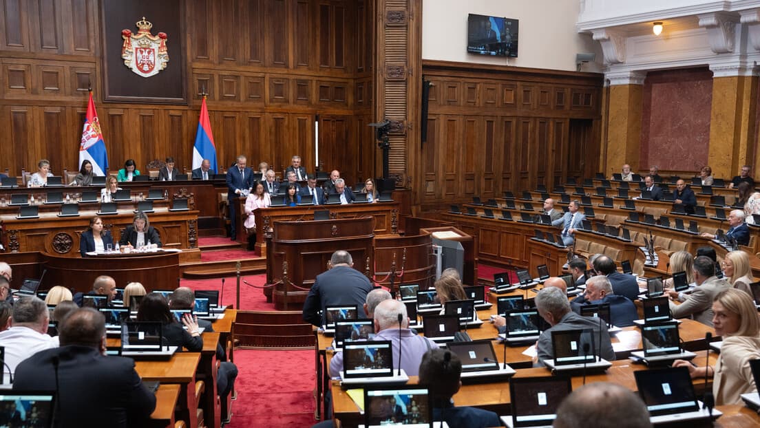Sukobi u Skupštini: 18 tačaka i podeljena mišljenja o ključnim zakonima