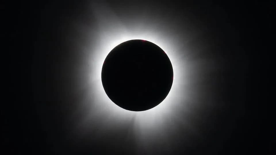 Nevidljiva prašina koja greje sunčevu koronu — nova otkrića Parker Solar Probe-a