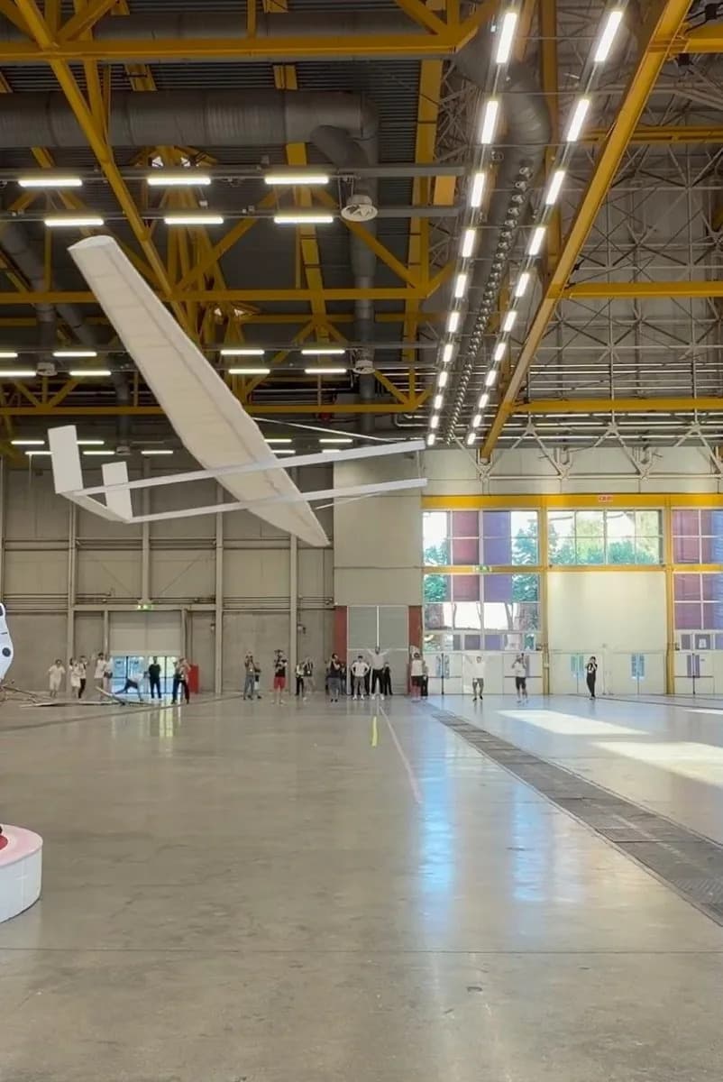 Studenti Univerziteta u Pizi Oborili Ginisov Rekord: Napravili Najveći Papirni Avion (Raspon Krila 20,03 m)
