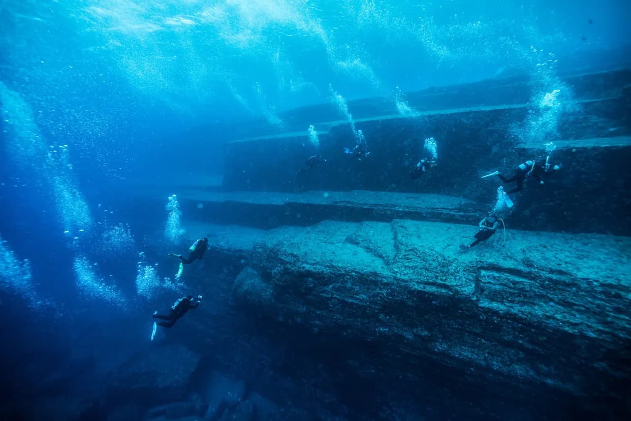 Yonaguni: Potopljena Stepenasta Piramida Ili Prirodni Geološki Fenomen?