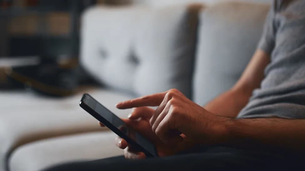 Ofcom Kaznio Fapello Sa £630.000 Zbog Neproverenih Korisnika — Sajt Blokirao Pristup Iz UK, Nadzor Se Nastavlja