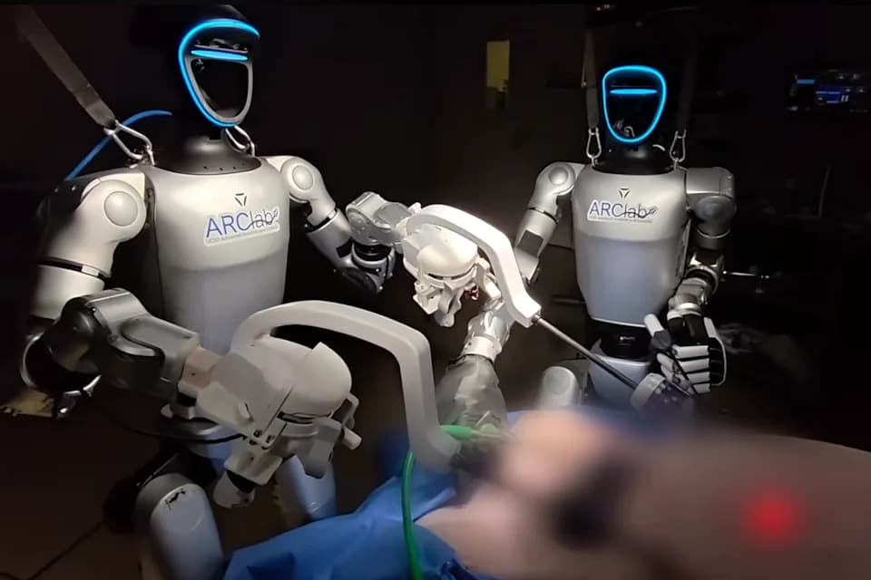 Humanoidni Robot „Surgie" Izveo Hirurški Zahvat — Svetska Premijera