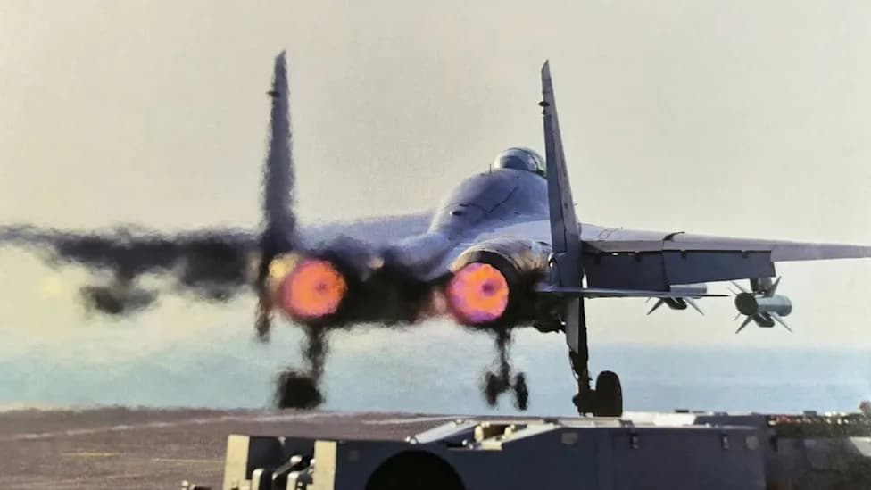 J-15T Poletio Sa Fujiana Sa Četiri Protivbrodske Raketе — Značajan Korak Za Kinesku Nosačku Avijaciju