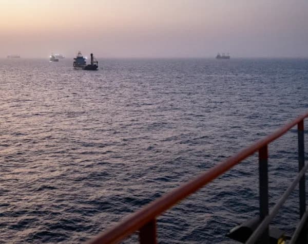 Iran Prioritetizuje Prolaz Svojih Brodova Dok Saobraćaj Kroz Hormuz Usporava