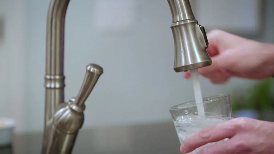 EPA Odobrila Pet PFAS Pesticida: Promena Definicije, Kontroverze i Rizici od TFA