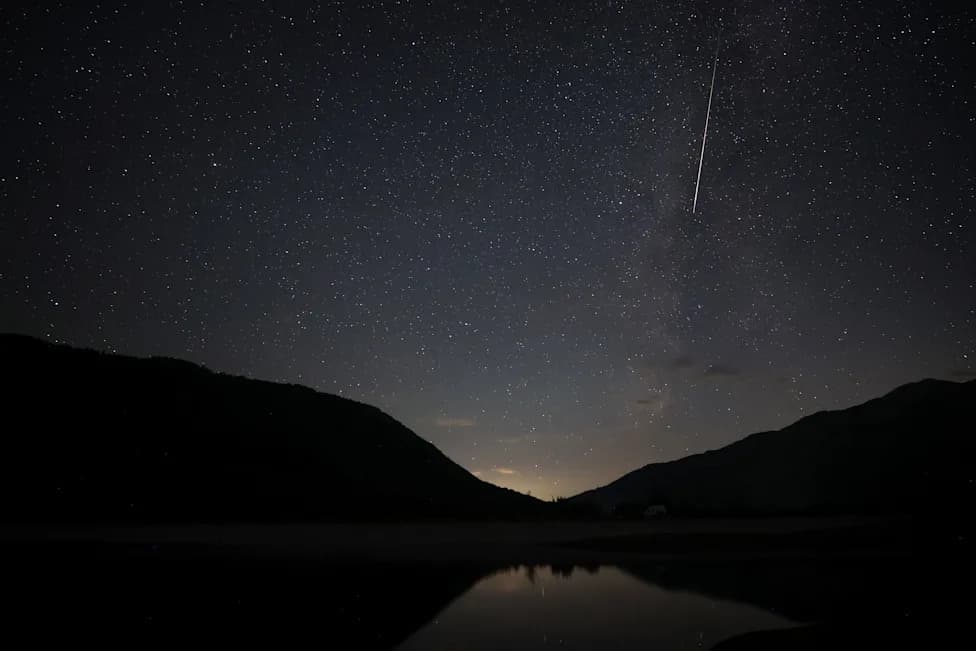 Perseidi Naslove Nebo: Spektakl Meteora U Noći 12. Avgusta