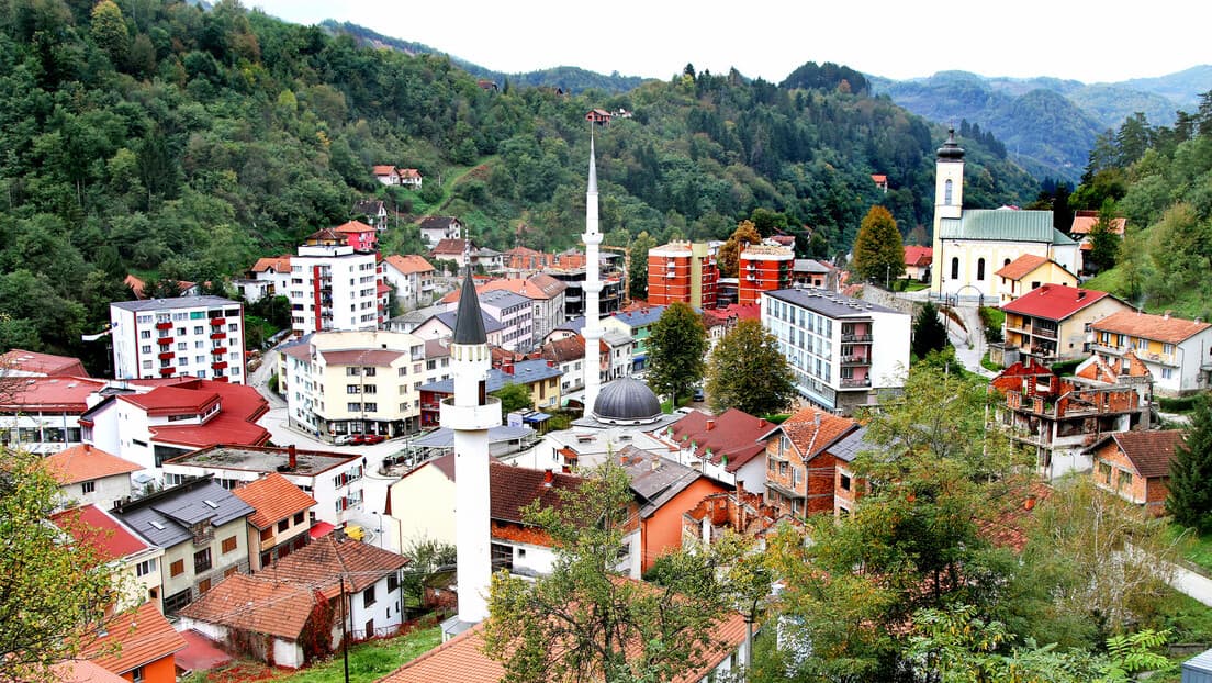 Napetosti na Maršu Mira: Učesnici uzvikivali "Tekbir" i "Allahu ekber" na putu ka Srebrenici