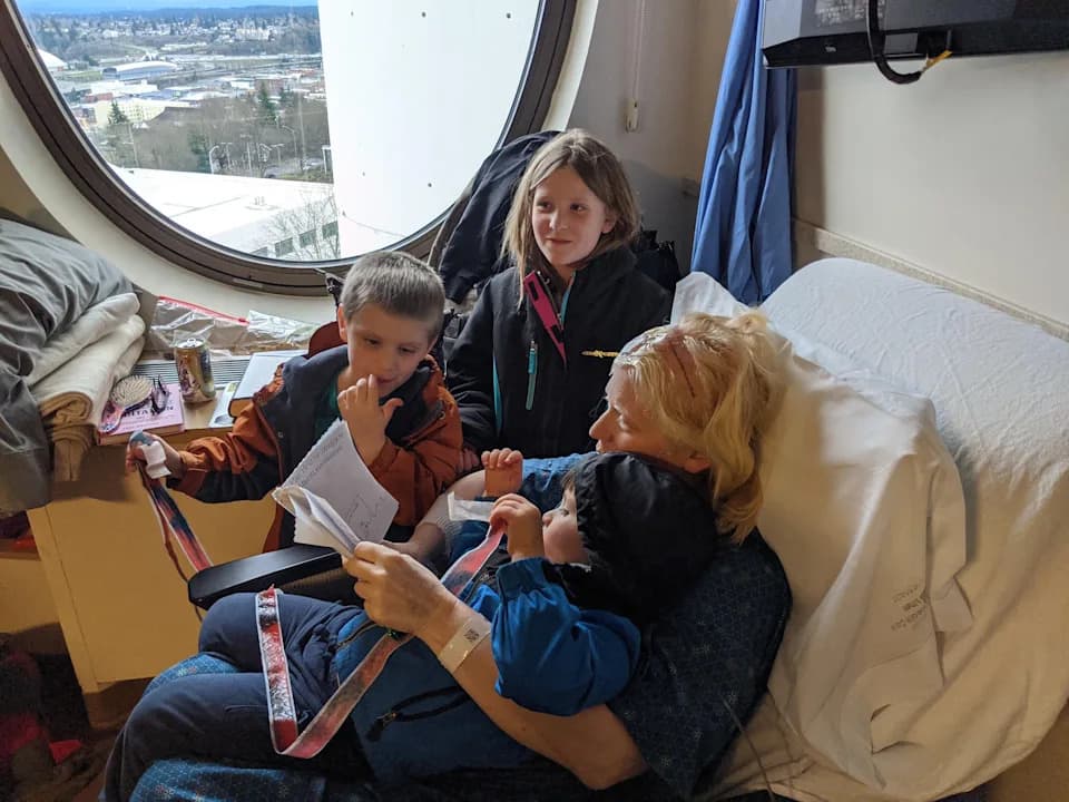 Trudna majka dijagnostikovana sa stadijumom IV melanomom u mozgu — izlečenje nakon dve operacije i imunoterapije