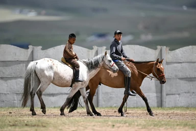 Naadam: Dečji džokeji na mongolskoj stepi — tradicija nasuprot bezbednosti