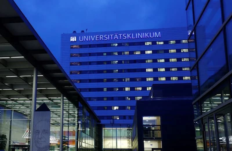 Amerikanac Zaražen Bundibugyo Sojem Ebole Primljen u Frankfurtu, Stanje Stabilno