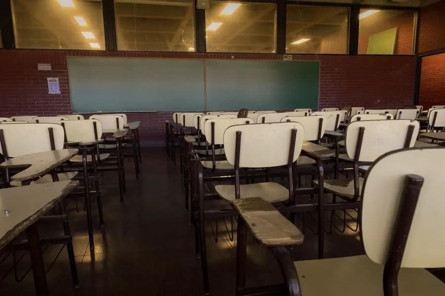 Alpha School I Uspon AI Škola: Zašto Istraživanja Ne Pokazuju Da Su AI Tutori Bolji Od Ljudi
