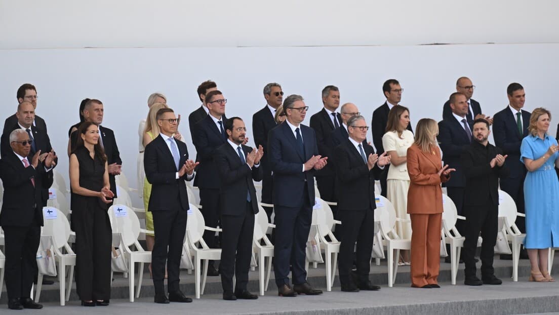 Vučić u Parizu: istorijska čast — prvi predsednik Srbije na vojnoj paradi povodom Dana Francuske