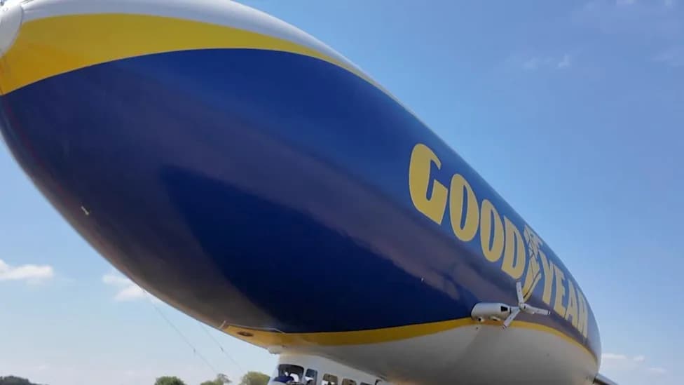 Goodyearov 'veliki plavi' dirigibl zavladao nebom Londona — šta otkriva praznina u pravilima?