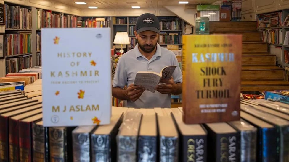 Kontroverza u Kašmiru: Vlasti Naložile Pregled "Neprihvatljivih" Knjiga u Školama i Bibliotekama