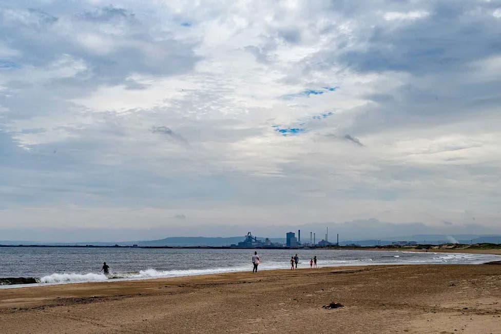 „Biću brzo nazad“: Otac i deda poginuli pokušavajući da spasu decu na plaži Seaton Carew