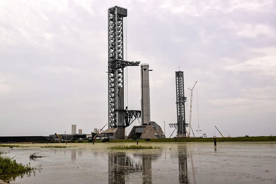 SpaceX Pokreće 13. Testni Let Starship‑a — Prvi Posle IPO‑a, Ponovni Pokušaj Paljenja Motora i Lansiranje 20 Starlink Satelita