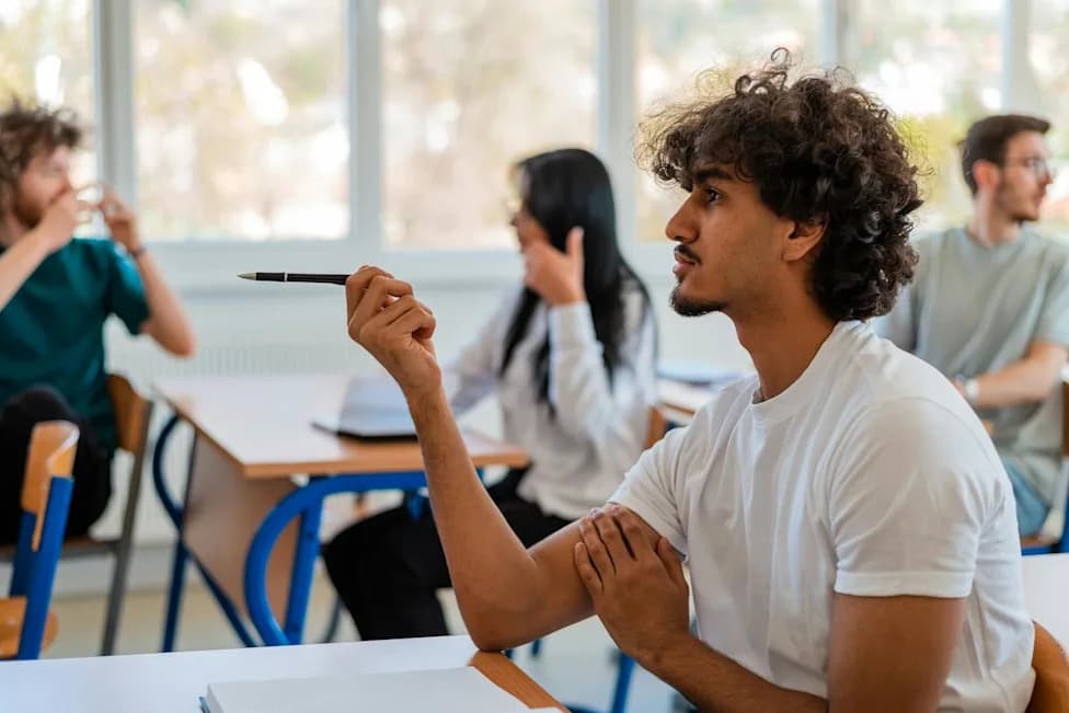 Kritičko Mišljenje u Eri Veštačke Inteligencije: Kako Ga Proširiti i Podučavati