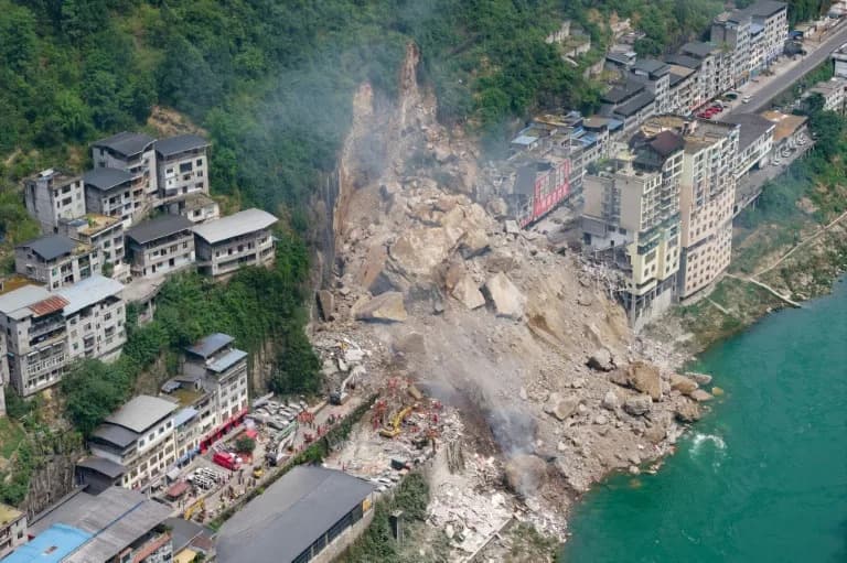 Teško klizište u Čongkingu: Najmanje 8 poginulih, 34 nestala — više od 800 spasilaca na terenu