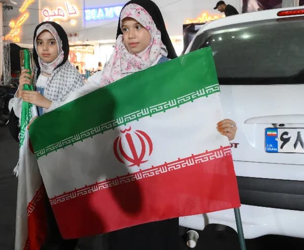 Iran Upozorava Na "Punopravnu Ofanzivu" Dok SAD Izvode Sedmi Uzastopni Talas Napada
