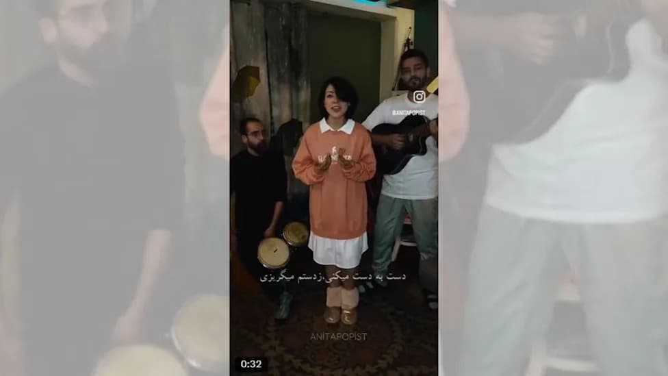 Iranska pevačica Anita Papist osuđena na 74 šiba zbog objavljivanja videa bez hidžaba