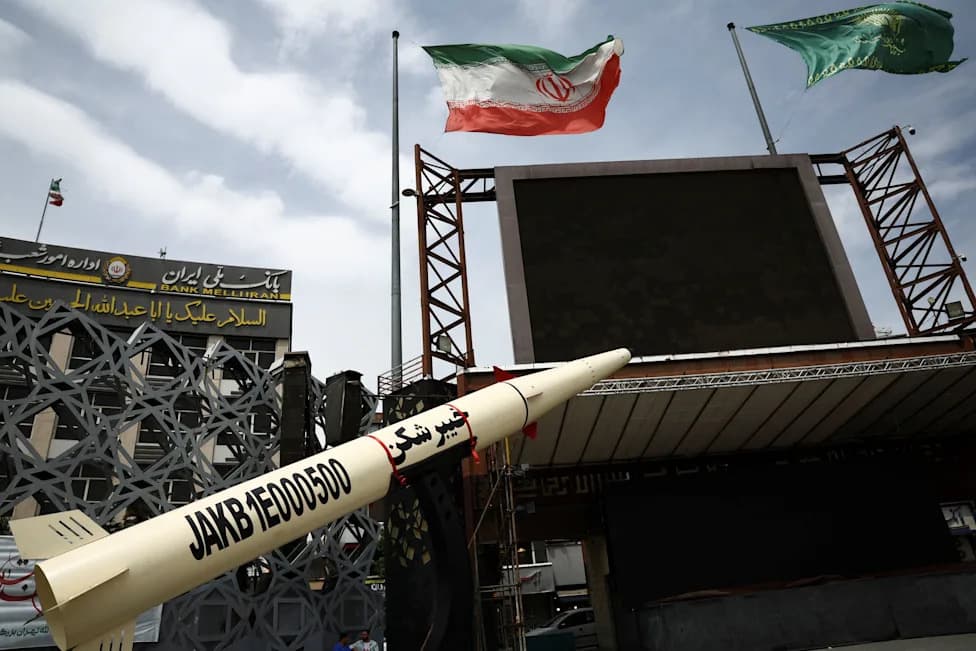 IRGC Tvrdi: Pogodili i „Uništili" Američke Lokacije u Bahreinu i Kuvajtu