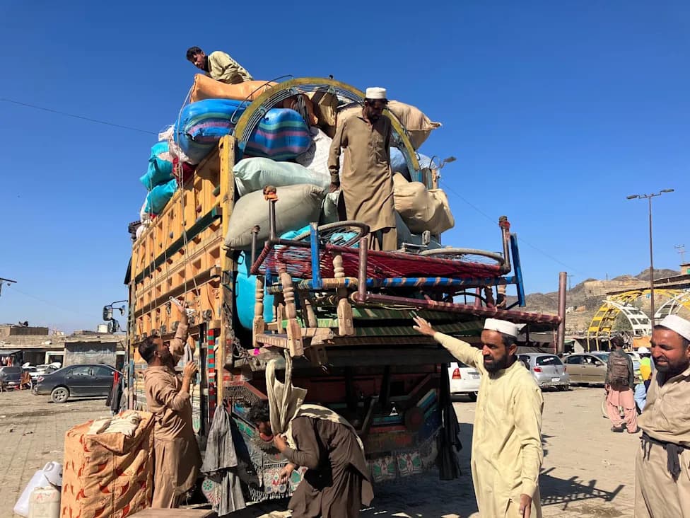 Hiljade Avganistanaca Napuštaju Pakistan Nakon Najave Hapšenja Ilegalnih Migranata