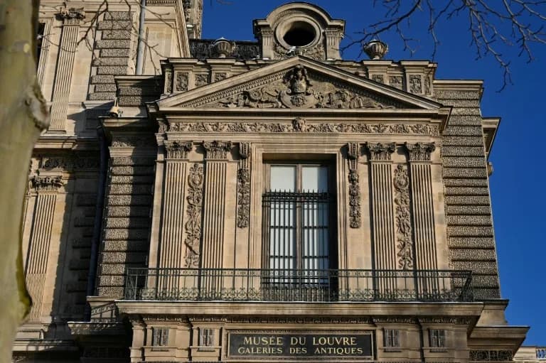 Apollo galerija Luvra ponovo otvara vrata — krunski dragulji od 88 miliona evra i dalje nedostaju