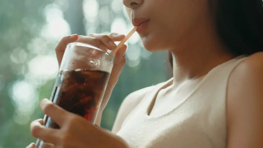 Diet Coke Rastvorio Veliki Gastrični Bezoar Kod Žene Na GLP‑1 Terapiji
