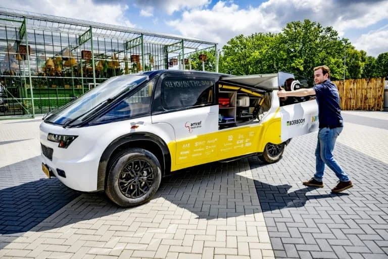 Holandski Studenti Predstavili 'Stella Juva' — Prvu Solarno Napajanu Ambulantu-Prototip