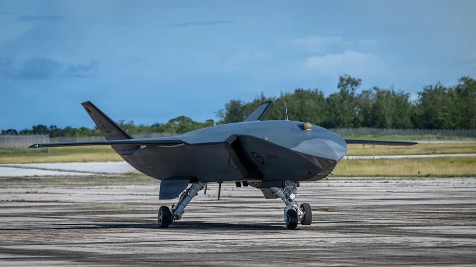 Boeing MQ-28 „Ghost Bat“ Debitovao na Farnboroughu — Borbeni Kolaborativni Dron