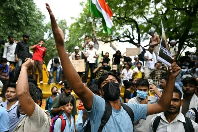 Modi Najavljuje Stroge Kazne i Brze Sudove Nakon Masovnih Studentskih Protesta Zbog Curenja Ispita