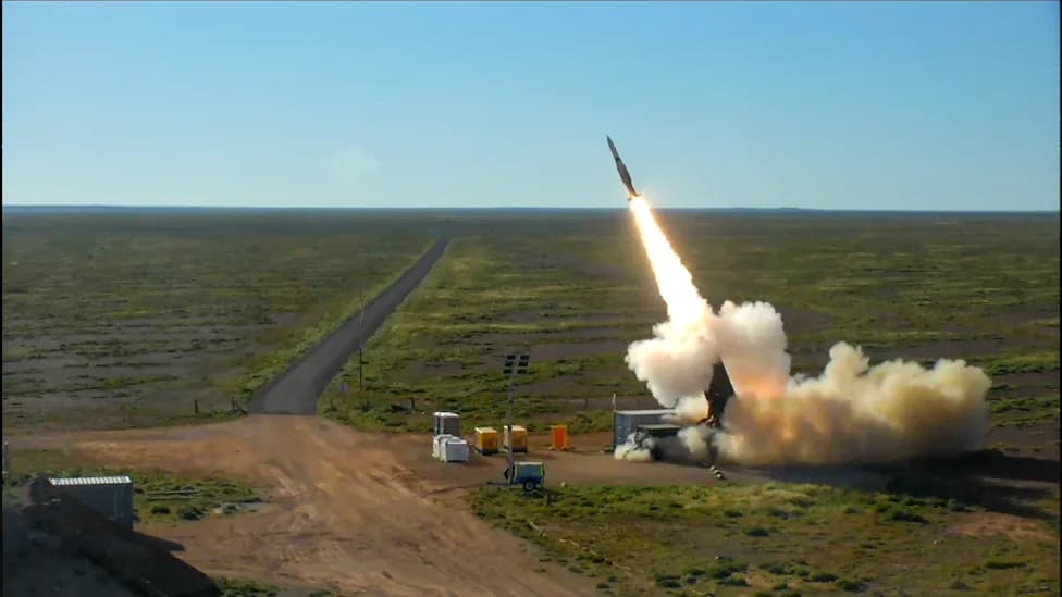 Australija testirala hibridni GBAD prototip: SM-2 lansiran iz mobilnog Derringera uz virtualni Aegis