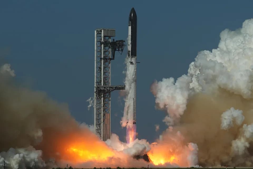 SpaceX: 13. probni let Super Heavy–Starship — potisnik je doživeo „tvrdo“ prizemljenje, Starship uspešno obavio suborbitalni let
