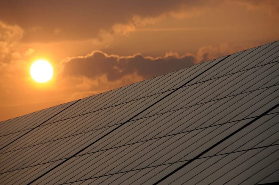 Solarna energija ne radi noću — ali tokom dana je ključna za stabilnost mreže