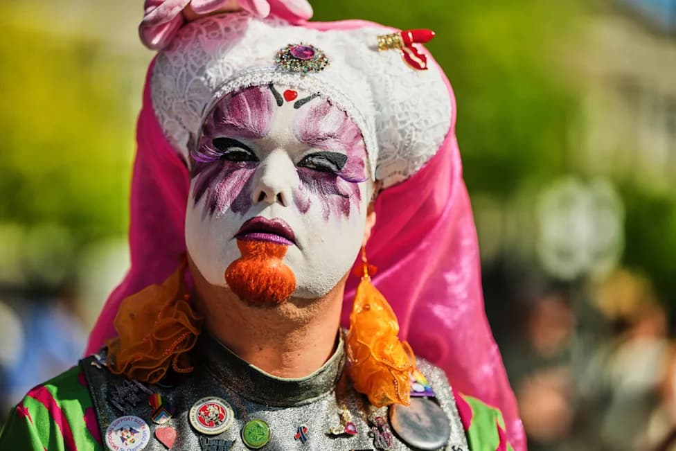 Prvi berlinski marš drag kvejnova: protest, ponos i raskošno slavlje kroz ulice Berlina