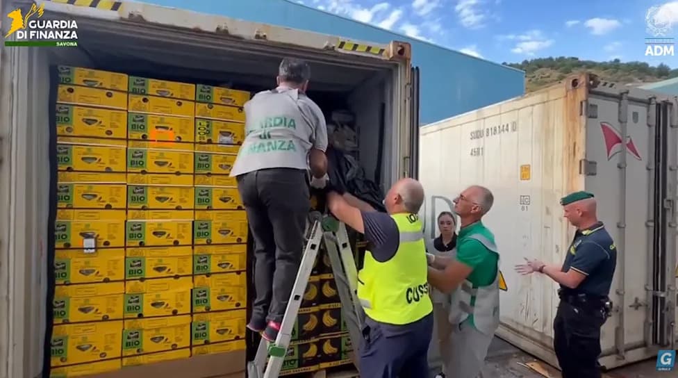 Kokain Vredan ~290 Mio USD Pronađen Među Bananama u Luci Vado Ligure