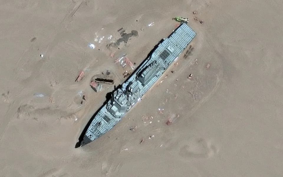 U pustinji: Kina gradi realistične replike američkih ratnih brodova, baza i tajvanskih zgrada za testiranje raketa