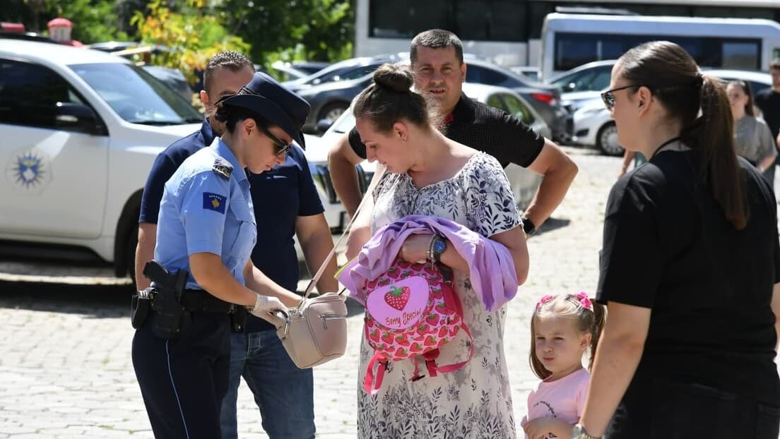 Vernici Pretresani Na Slavi U Prizrenu: Kontrole I Dečija Kolica Pred Ulazom U Manastir