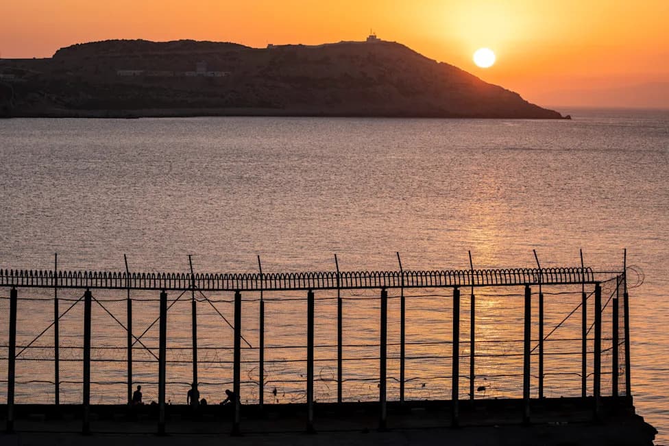 Više Od 1.500 Migranata Preplivalo Do Ceute, Prihvatni Centri Kolabiraju