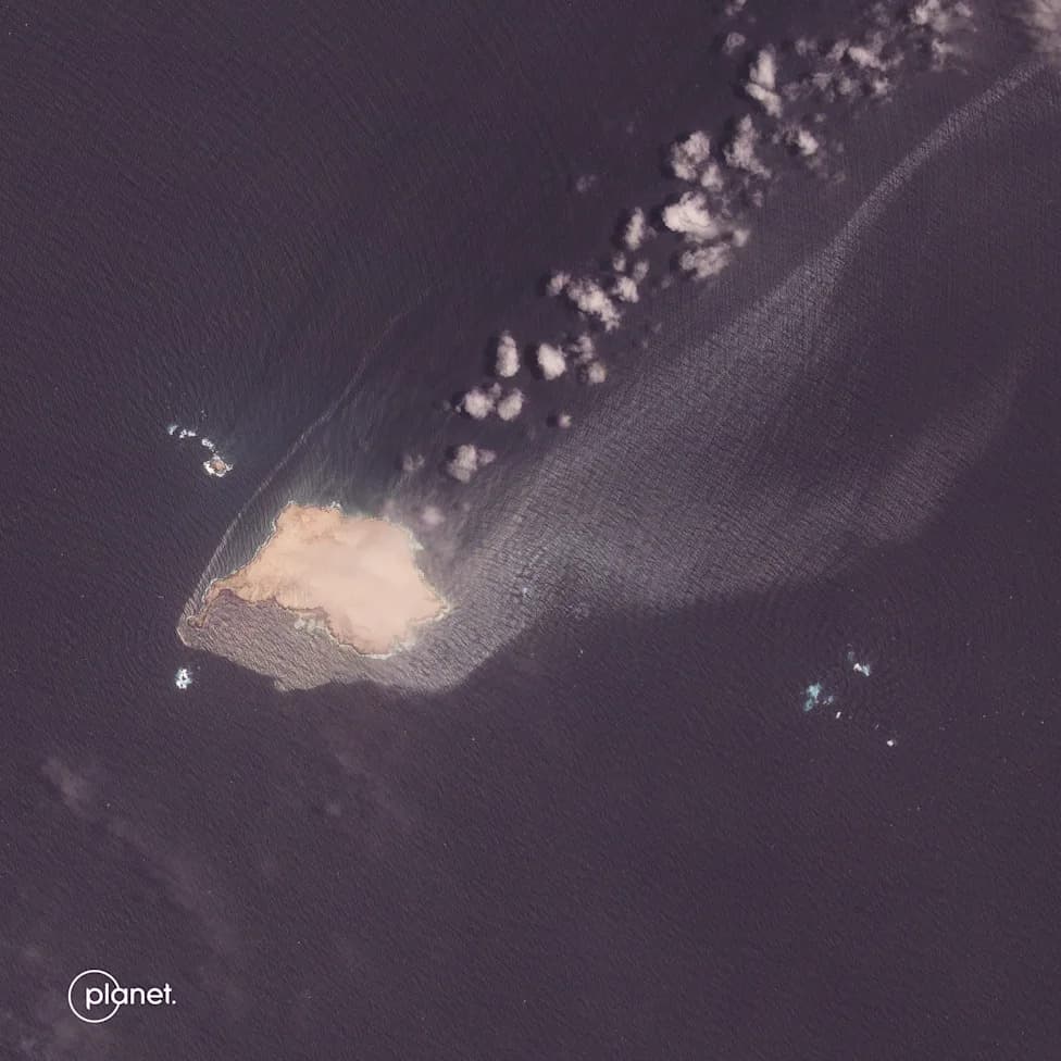 Nasukan tanker 'Caroline Bezengi' curi naftu kod Omana — satelitski snimci pokazuju 20 km² uljne folije