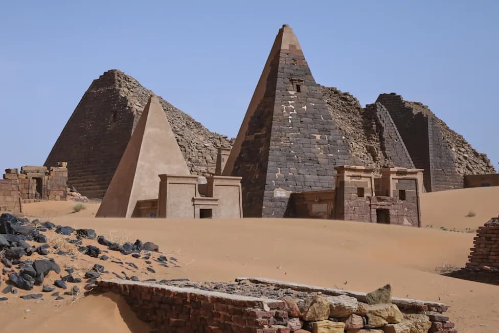 Piramide Meroe Na Ivici Propadanja: Rat, Pesak i So Nagrižu Drevne Grobnice