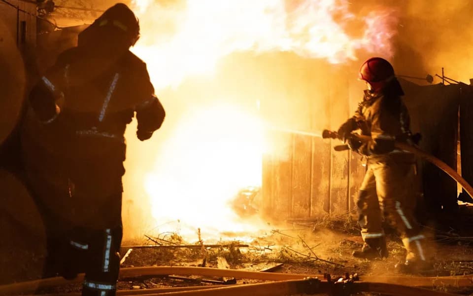 Ruski udari u Ukrajini: Poginulo troje, pogođen pogon za rakete „Flamingo“, oštećen stadion u Odesi