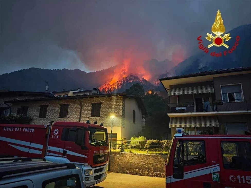 Više od 200 Evakuisano Dok Požar Divlja Na Zapadnoj Obali Jezera Garda
