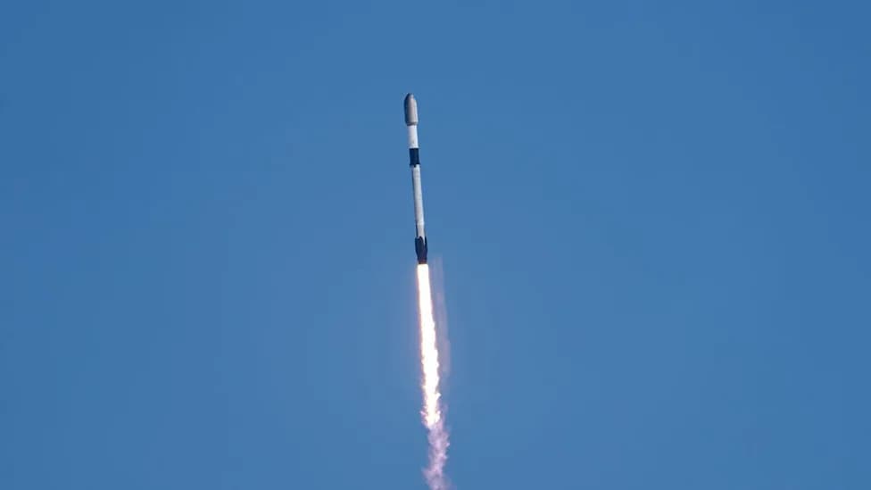 SpaceX lansirao 24 Starlink satelita sa Vandenberga — booster B1093 uspešno sleteo