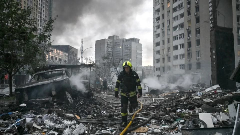 Vazdušni rat se zaoštrava: dronovi i rakete pogađaju infrastrukturu, civili plaćaju cenu