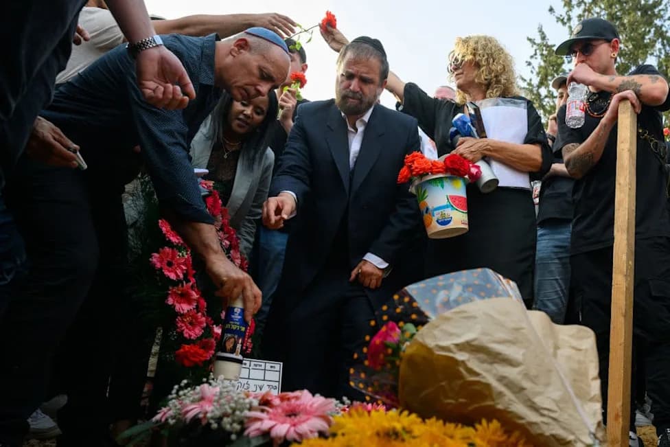 Otac Shani Louk Opisuje Trenutak Kad Je Shvatio Da Mu Je Ćerka Ubijena: "Prepoznao Sam Tetovaže"